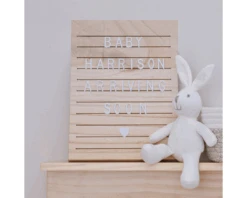 Houten Letterbord Met Witte Letters Ginger Ray
